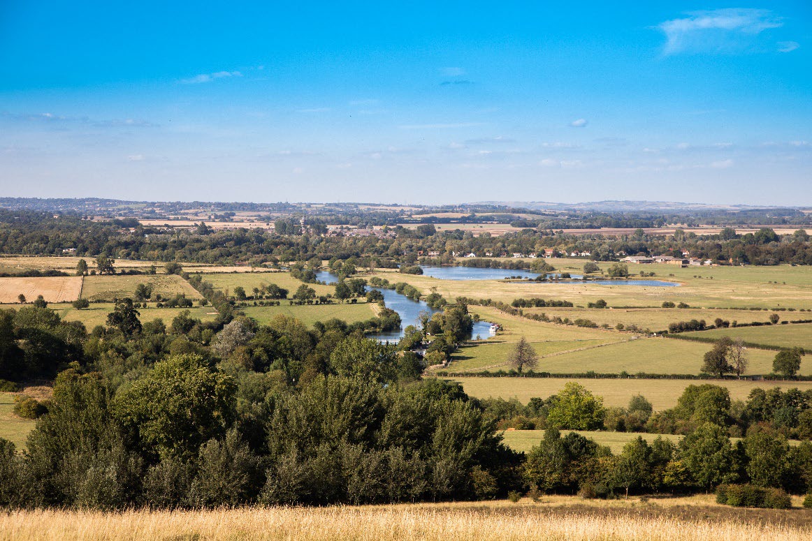 North along the Thames from Wittenham Clumps