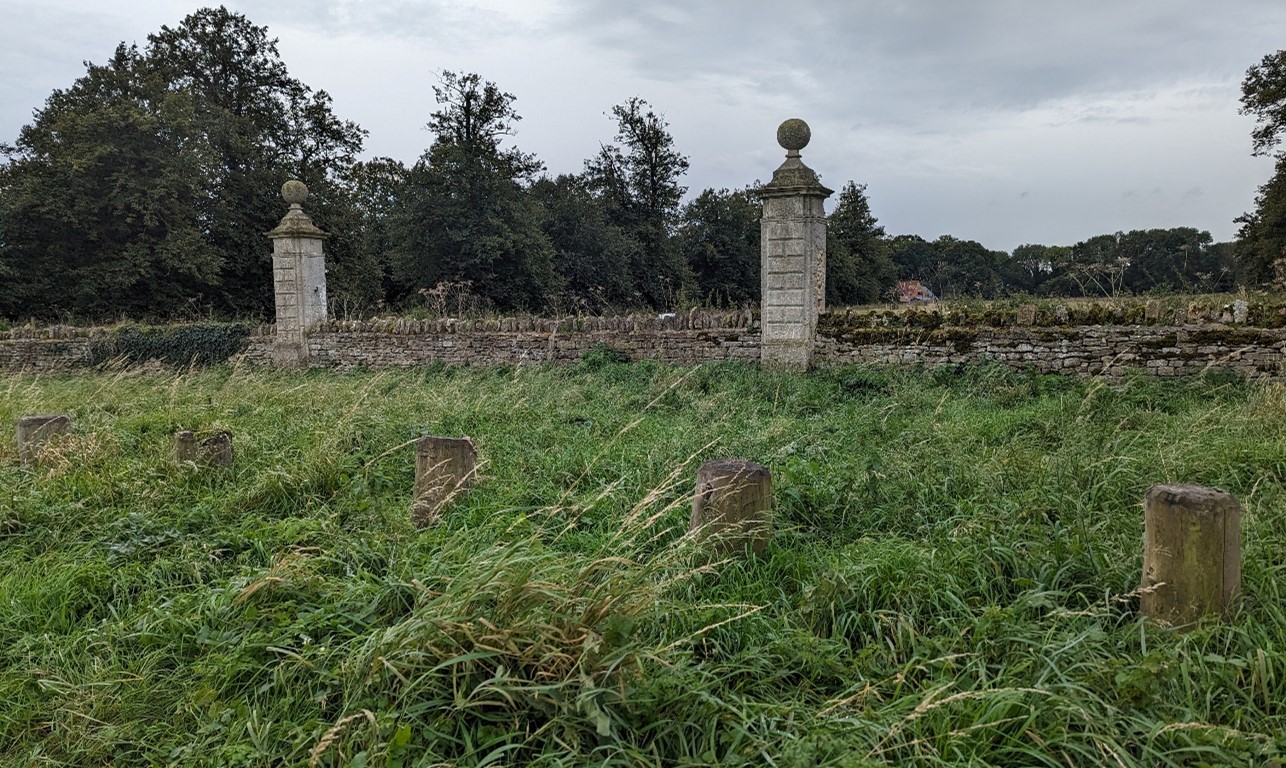 Ascott Park stone walls and parkland