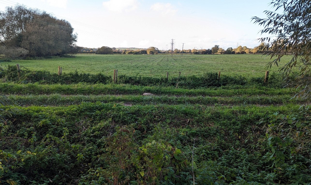 Arable field with electricity pylons (South Hinksey)