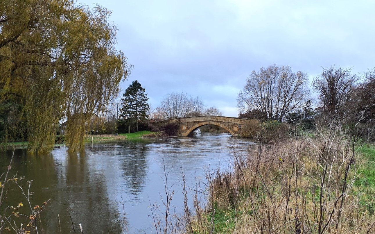 Traditional stone bridge at Tadpole Bridge over the River Thames
