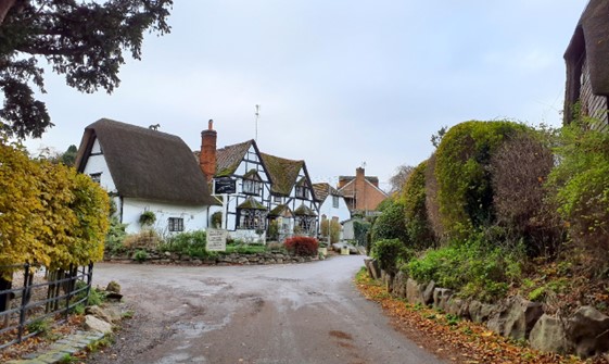 Thatched buildings in the low-lying settlements (Woolstone)