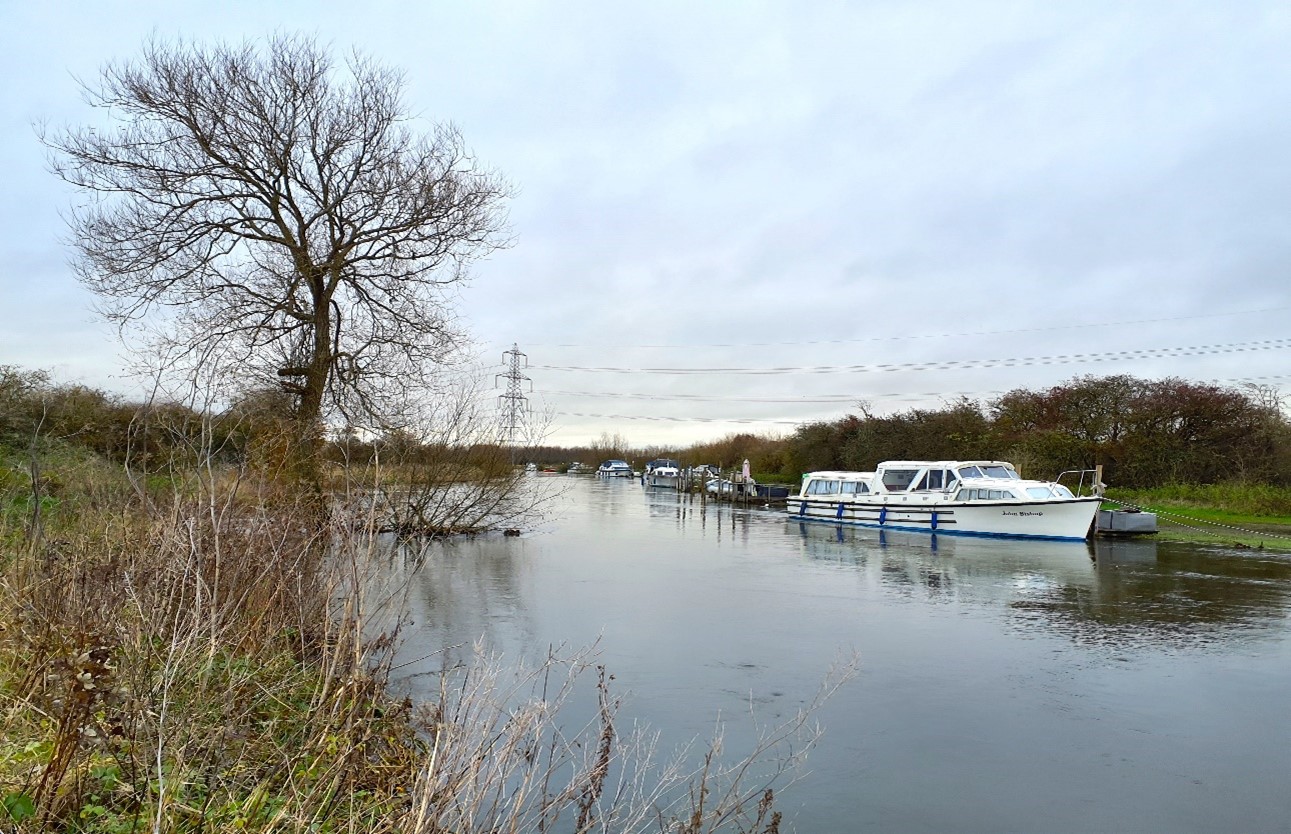 Boats moored on the River Thames (near Tadpole Bridge)