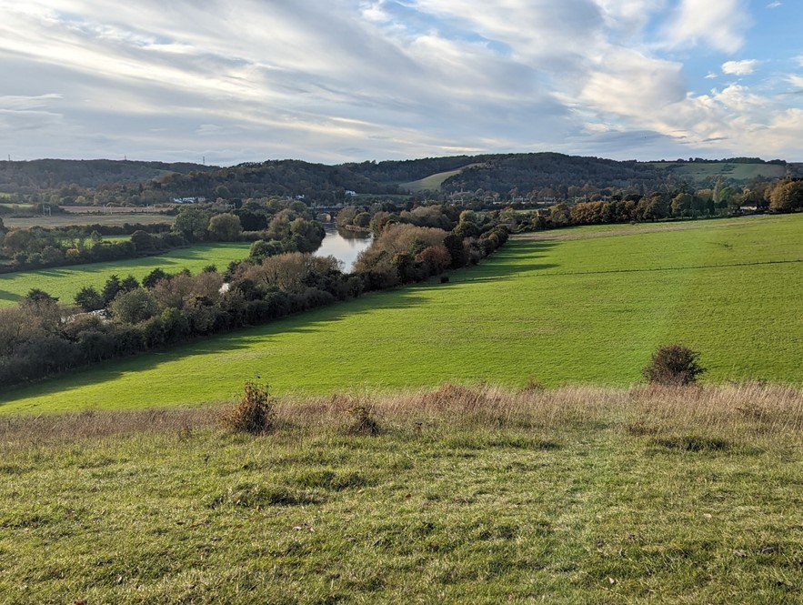 LCA 14F Dramatic views from Hartslock over the Thames valley