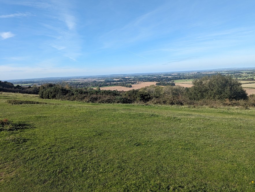 Long views from Watlington Hill across the vale